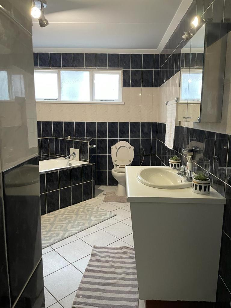 Coastwave Guest House Walvisbaai Buitenkant foto