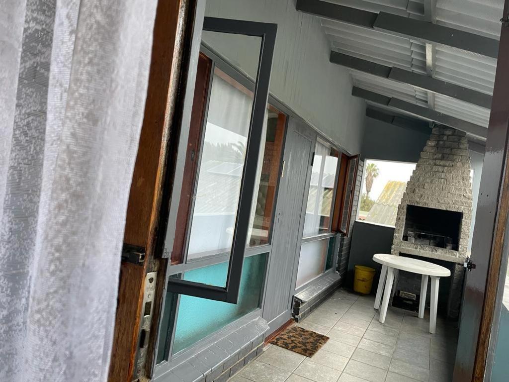 Coastwave Guest House Walvisbaai Buitenkant foto