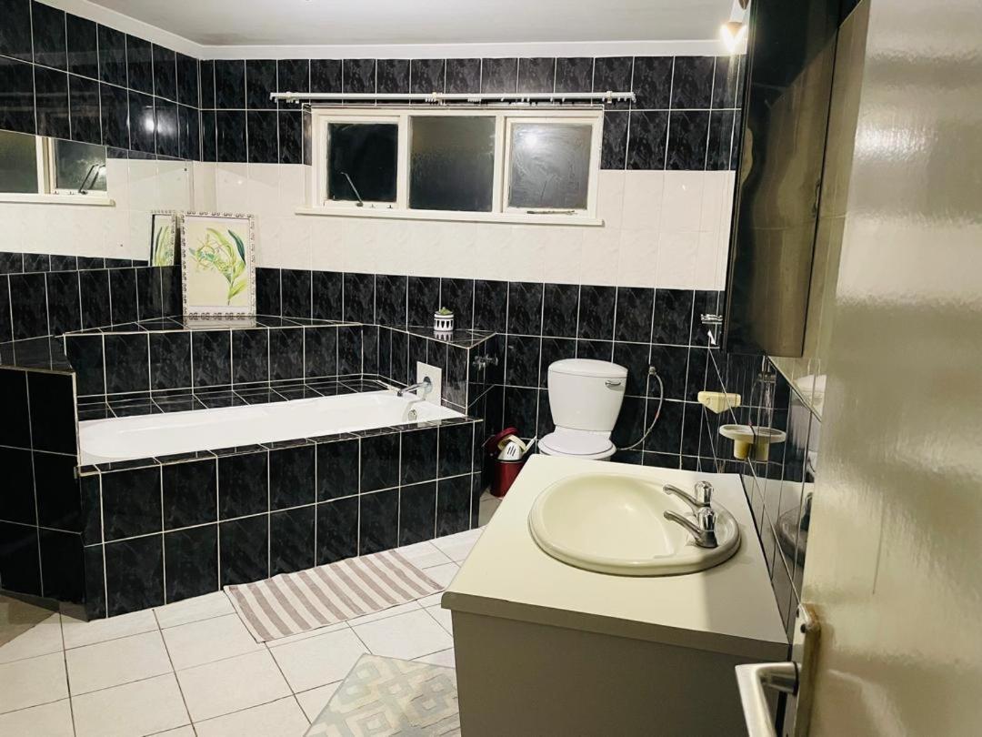 Coastwave Guest House Walvisbaai Buitenkant foto