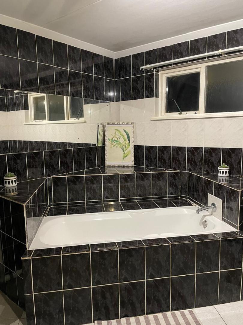 Coastwave Guest House Walvisbaai Buitenkant foto