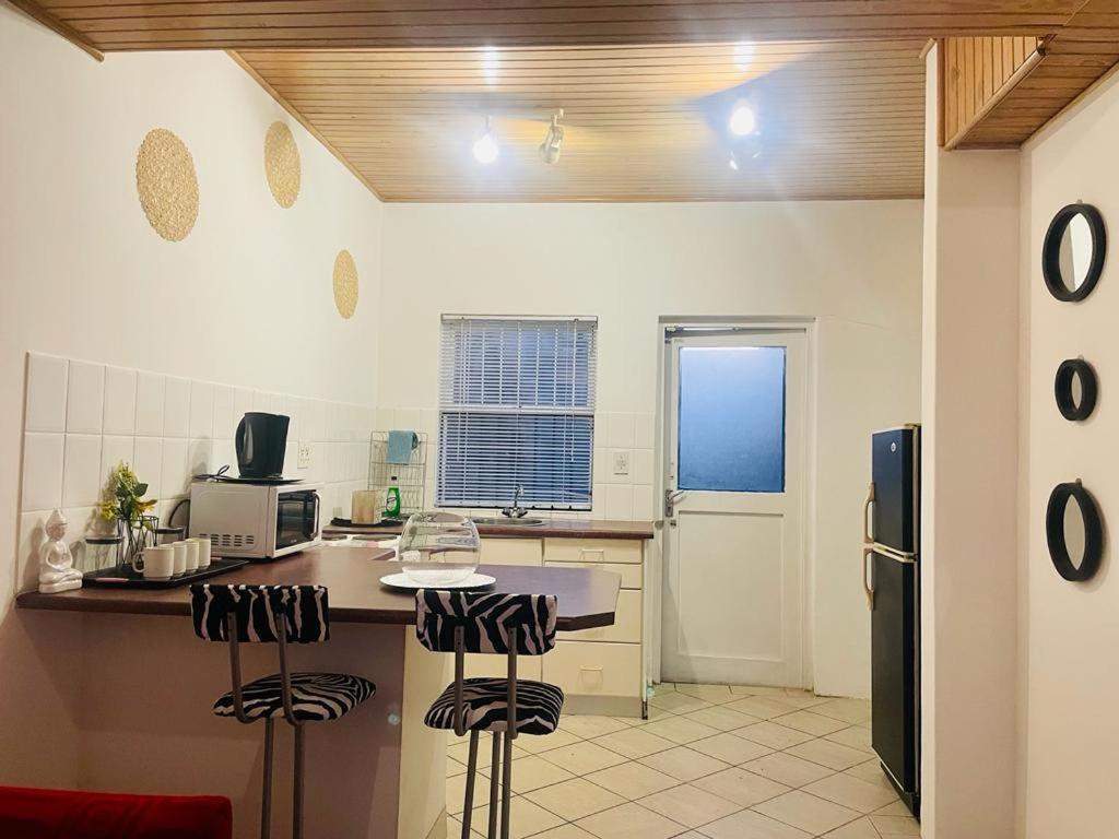 Coastwave Guest House Walvisbaai Buitenkant foto